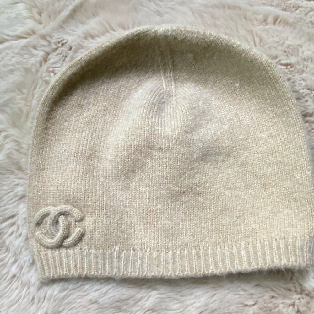 CHANEL CREAM WHITE CASHMERE BEANIE CAP - Never Worn